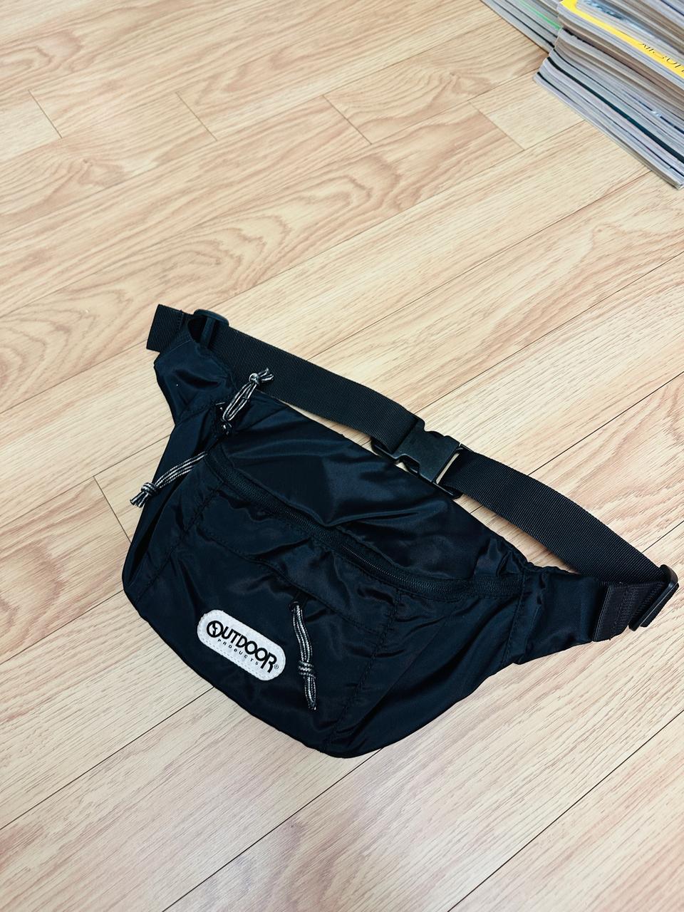 아웃도어 검정 슬링백