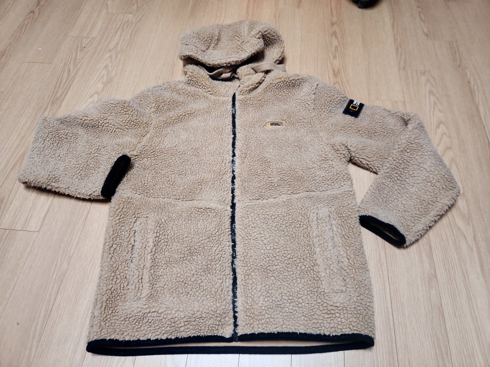 내셔널 지오그래픽 양털후리스 사이즈 100 판매합니다.