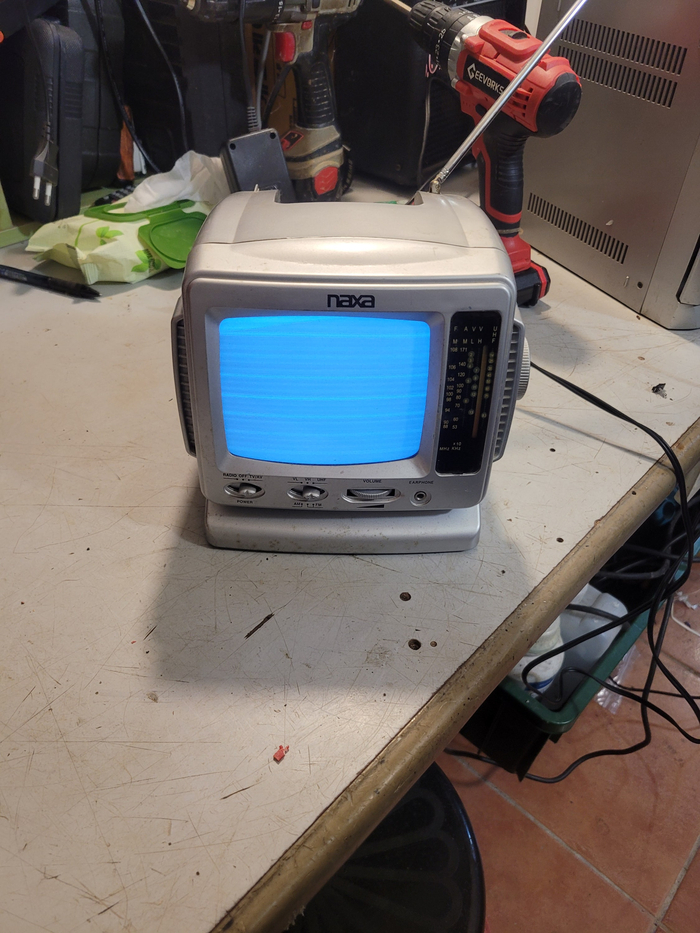 2002 나사 5.5 인치 미니 흑백 티브이/배터리 덮개 없음