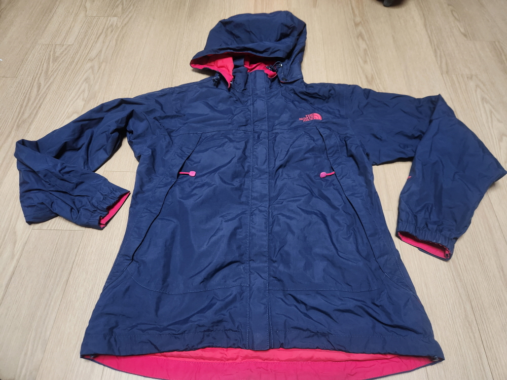 노스페이스 춘추용 바람막이 사이즈 여성 95 판매합니다.
