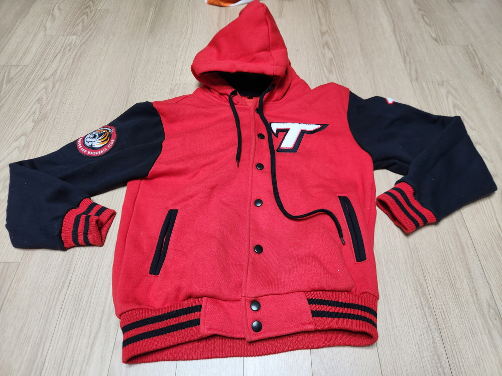 기아타이거즈 기모 추동용 야구점퍼 사이즈 85~90 판매합니다.