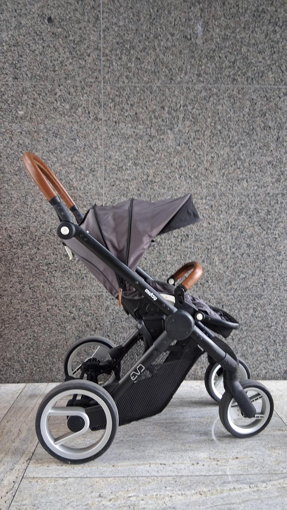 최고급 명품 럭셔리 디럭스 기내반입 유모차 이보 무찌. 예쁜 가죽 손잡이