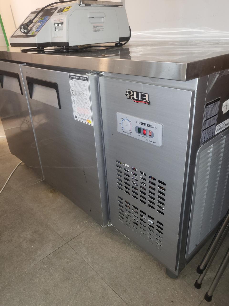 유니크 테이블 냉동고 1500 24년식 판매합니다.