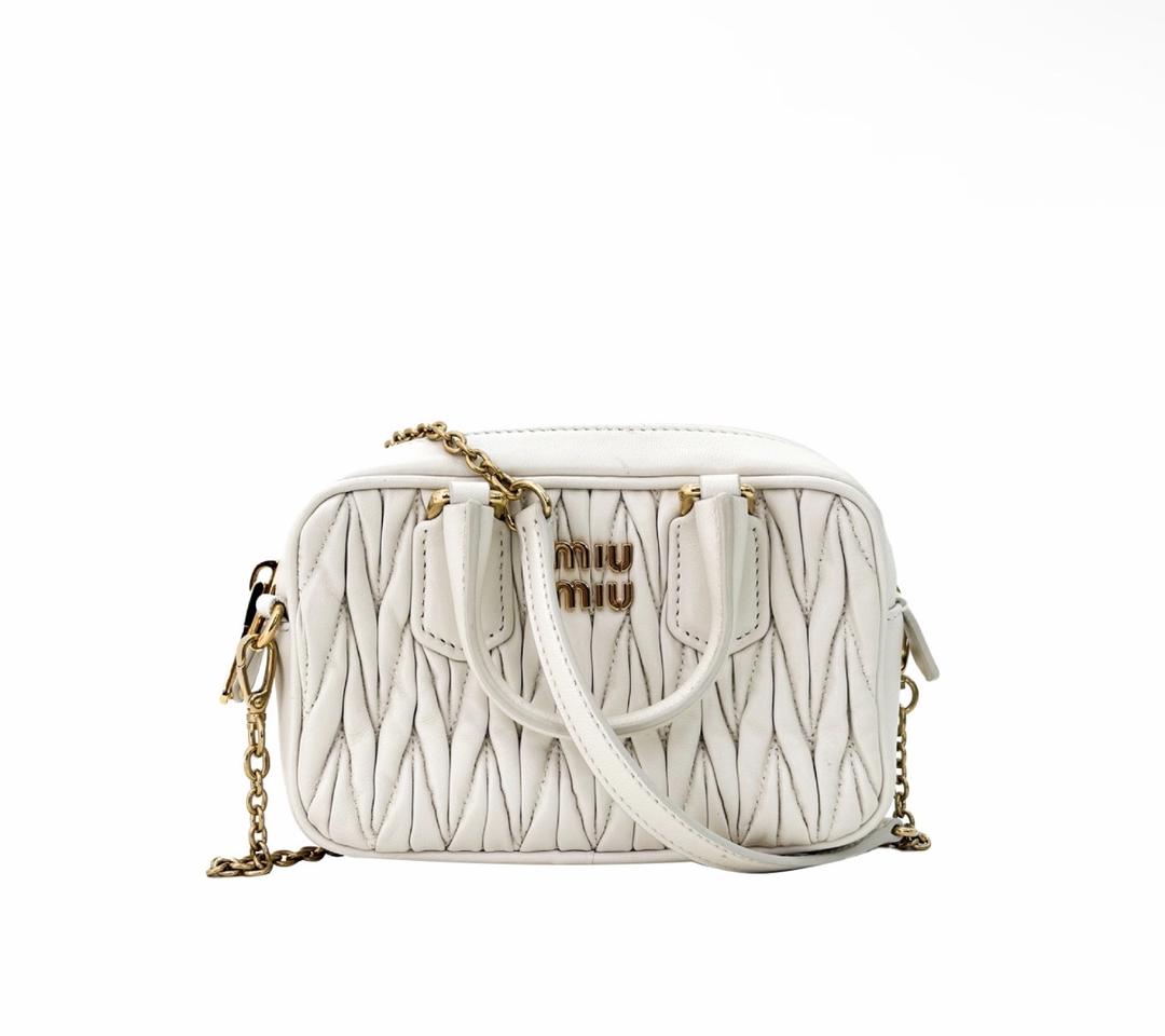 [MINI] 미우미우 여성 나파 마테라쎄 레더 탑핸들 미니 토트백 화이트