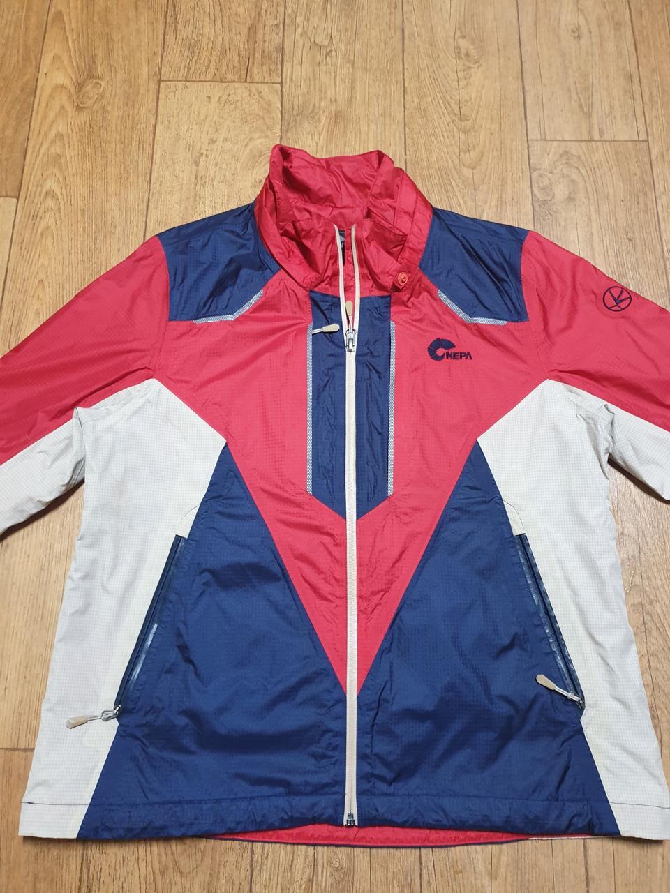 1097 네파 아웃도어 바람막이 105 사이즈입니다