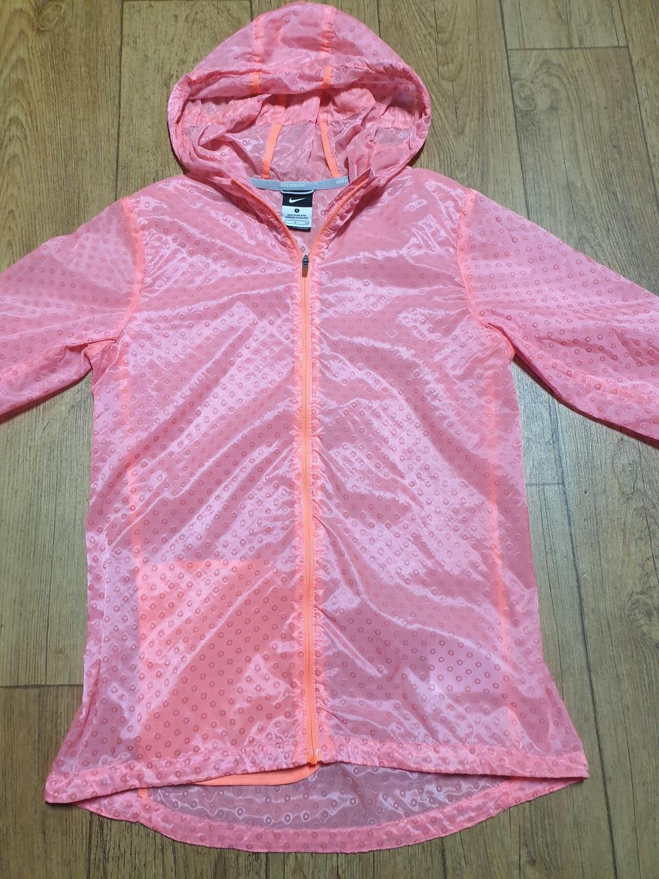 1099 나이키 바람막이 90 사이즈입니다