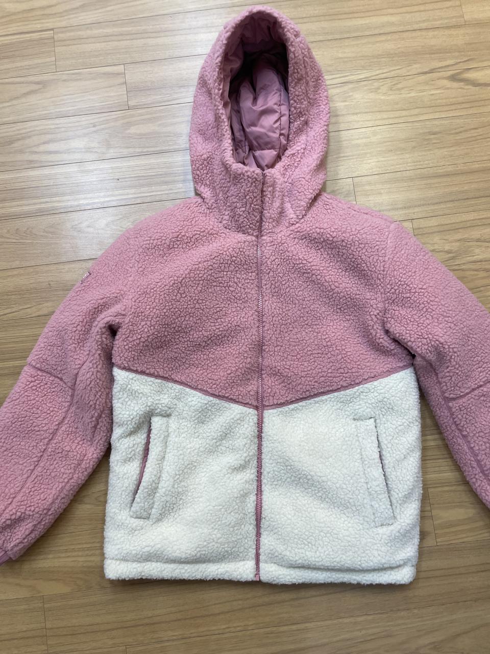 K2 키즈 숏패딩 90사이즈 판매합니다. 핑크색과 흰색 투톤으로 귀여운