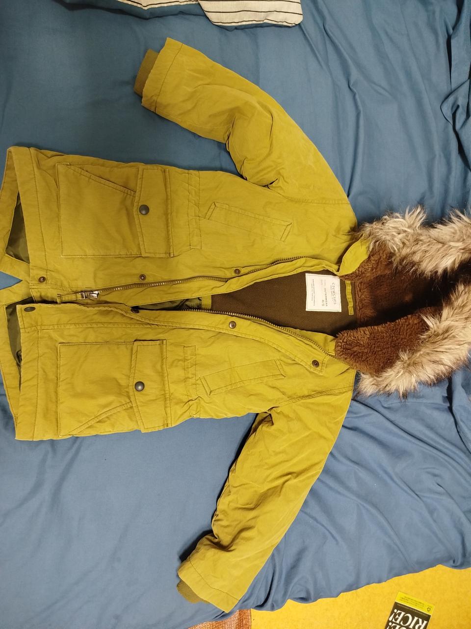 카키색 퍼 후드 패딩 점퍼