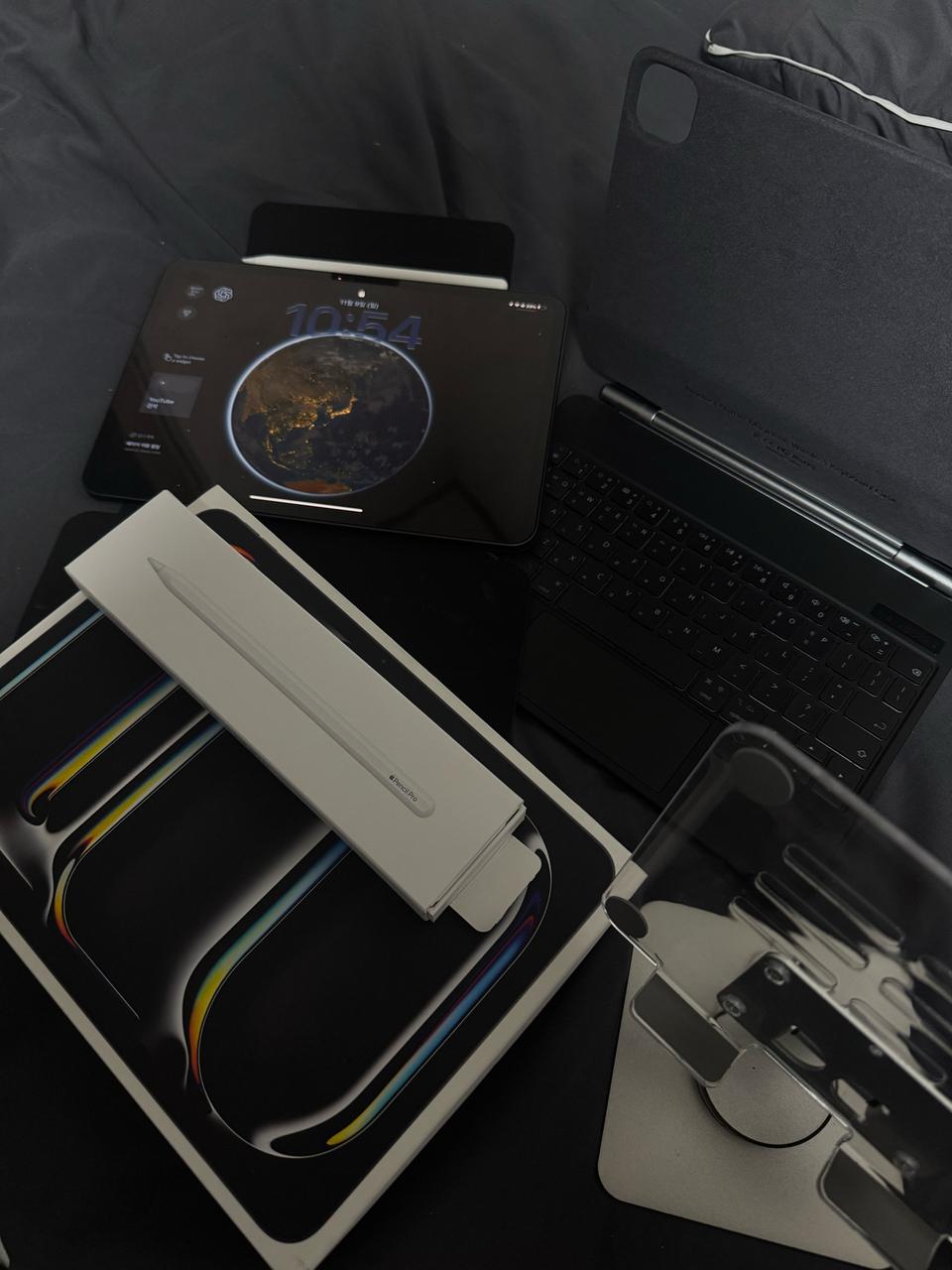 아이패드 M4 11 PRO + 애플펜슬PRO + 매직키보드 +거치대케이스