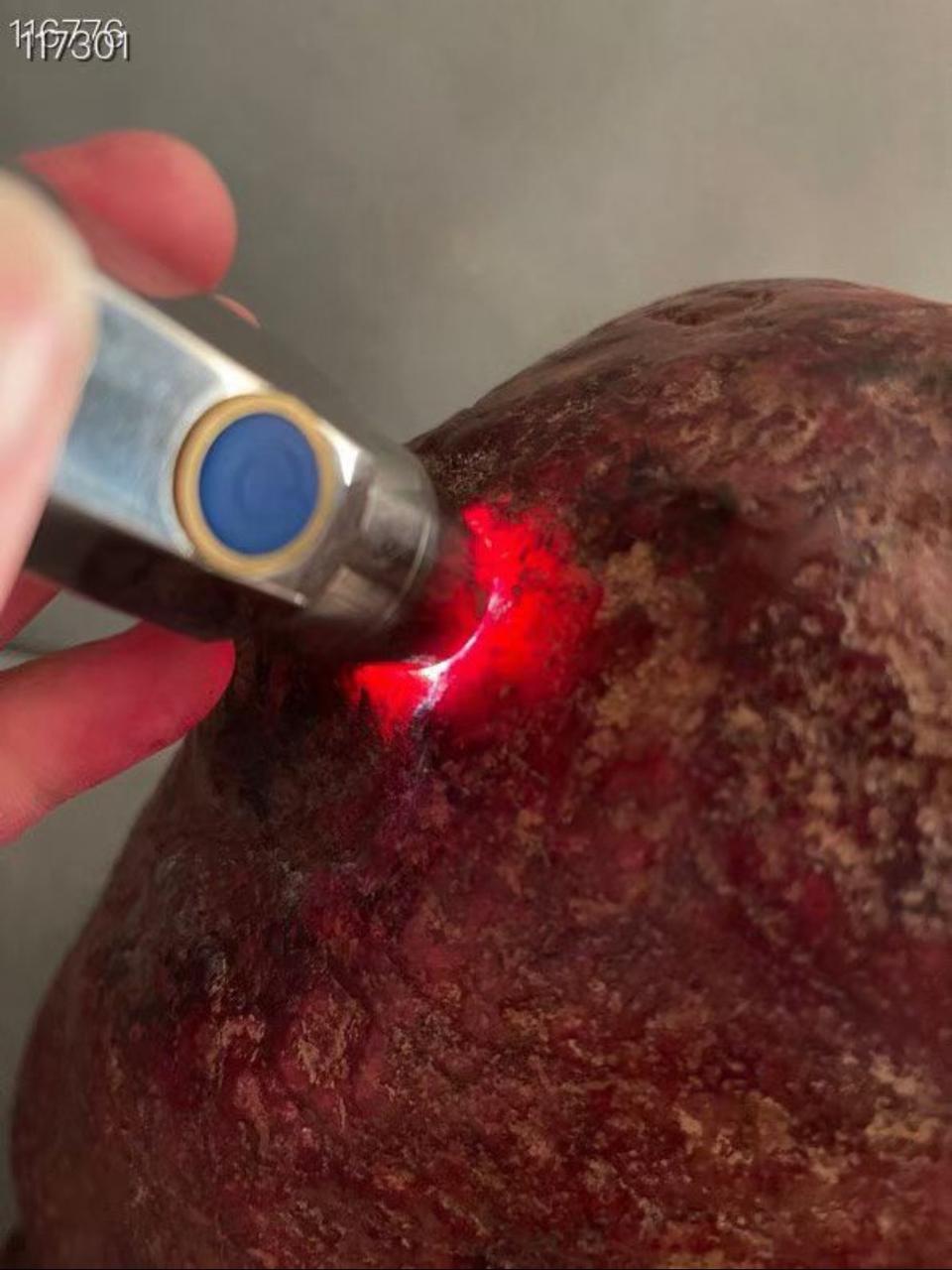 옛날 갑골문 화전홍옥 원석 33kg