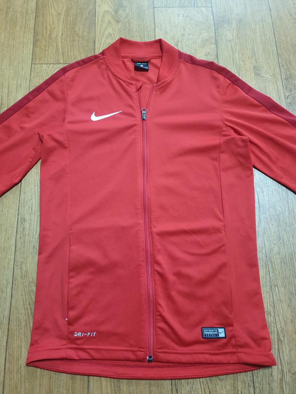 1115 나이키 운동복 집업 90~95 사이즈입니다