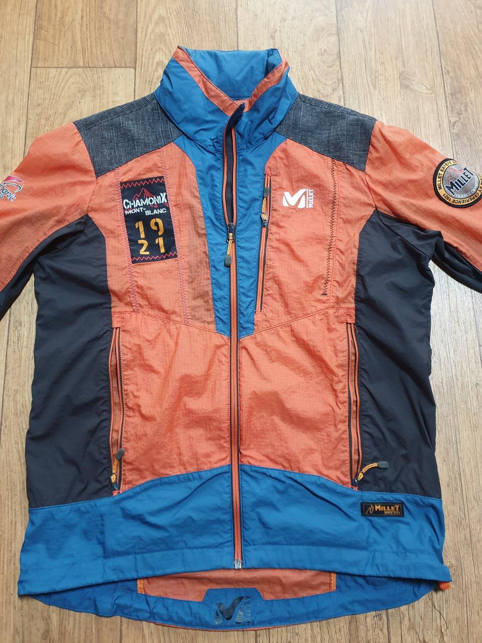 1117 밀레 아웃도어 바람막이 95 사이즈입니다