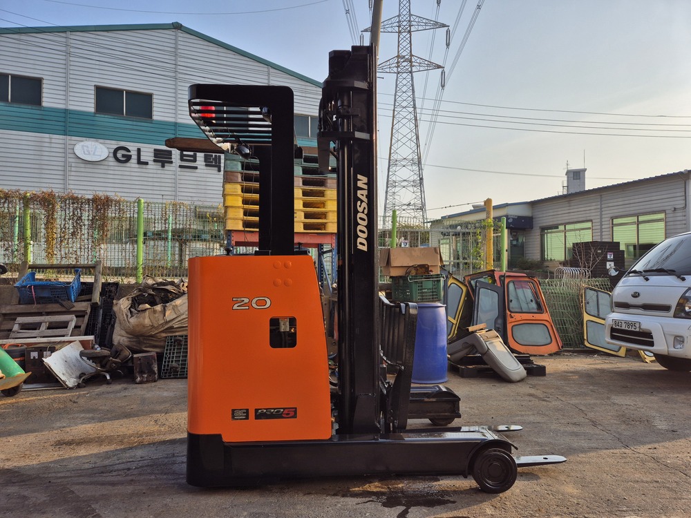 두산전동입식지게차 프로5 3단하이 21년식 밧데리