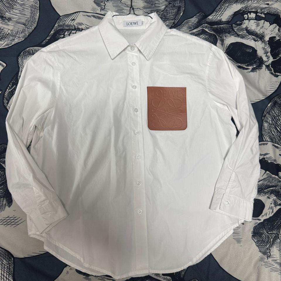 로에베 화이트블라우스 L사이즈