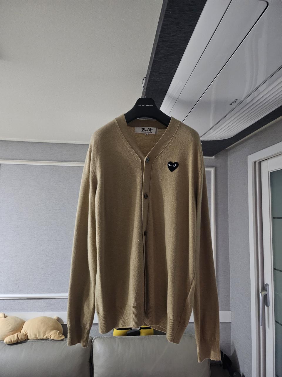 [거의 새것] 꼼데가르송 베이지 가디건 xl