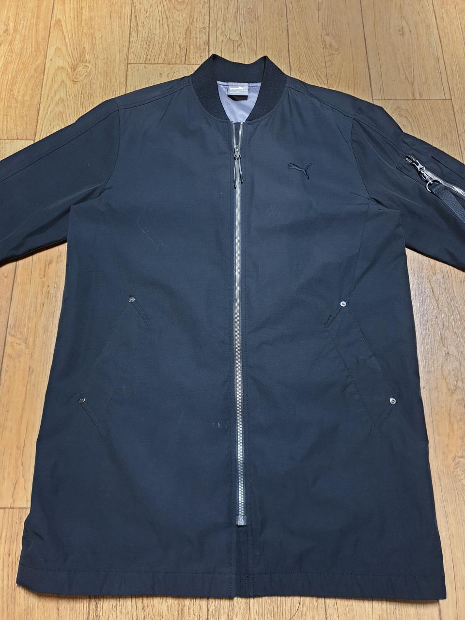 1142 푸마 롱 바람막이 95 사이즈입니다