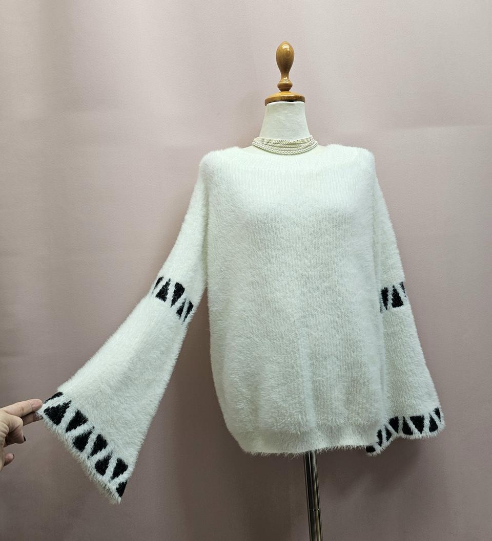 보송 퍼 나팔소매 니트