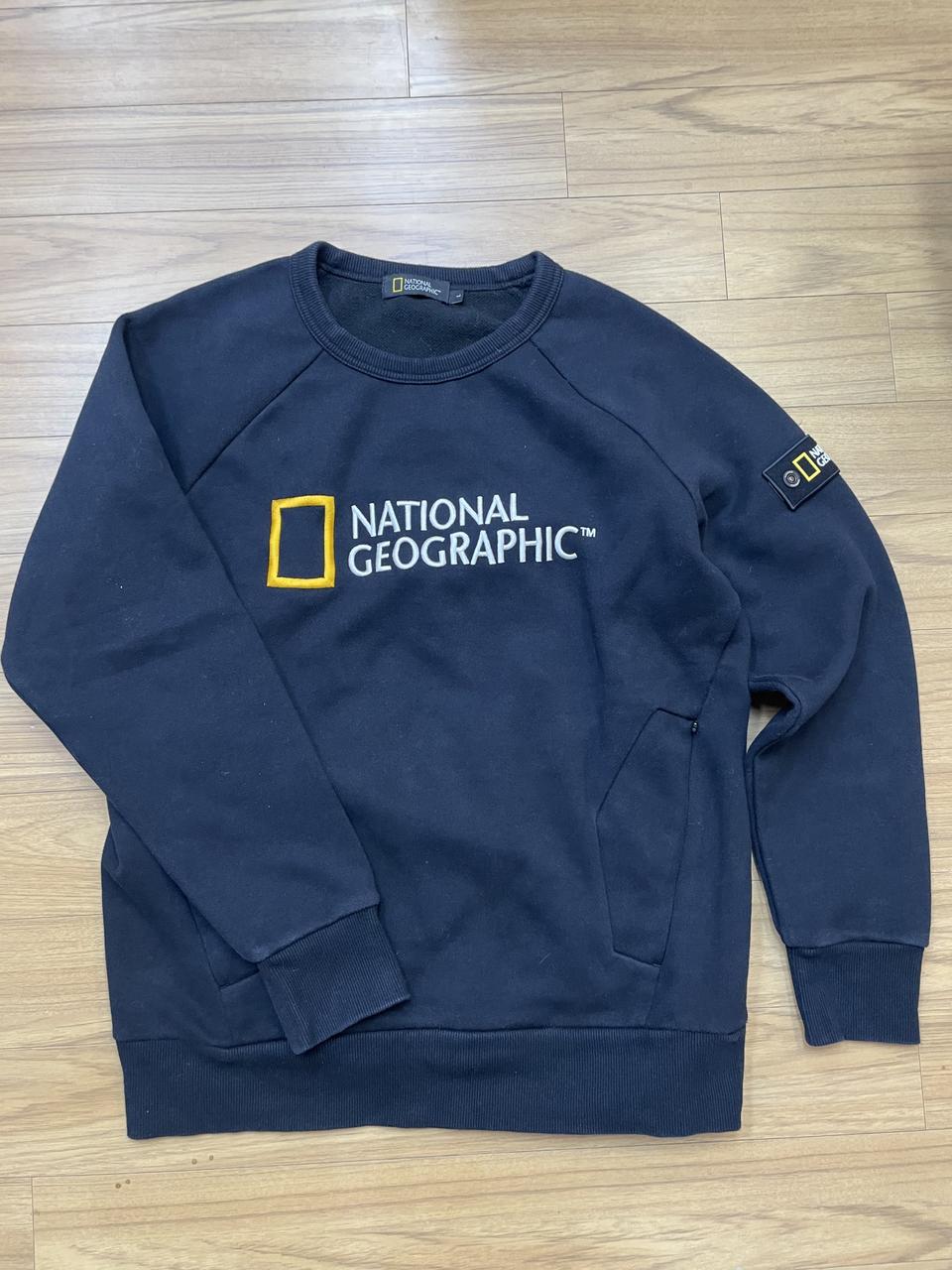 내셔널지오그래픽 검정색 맨투맨 L사이즈 판매합니다. 면과 폴리에스터 혼방
