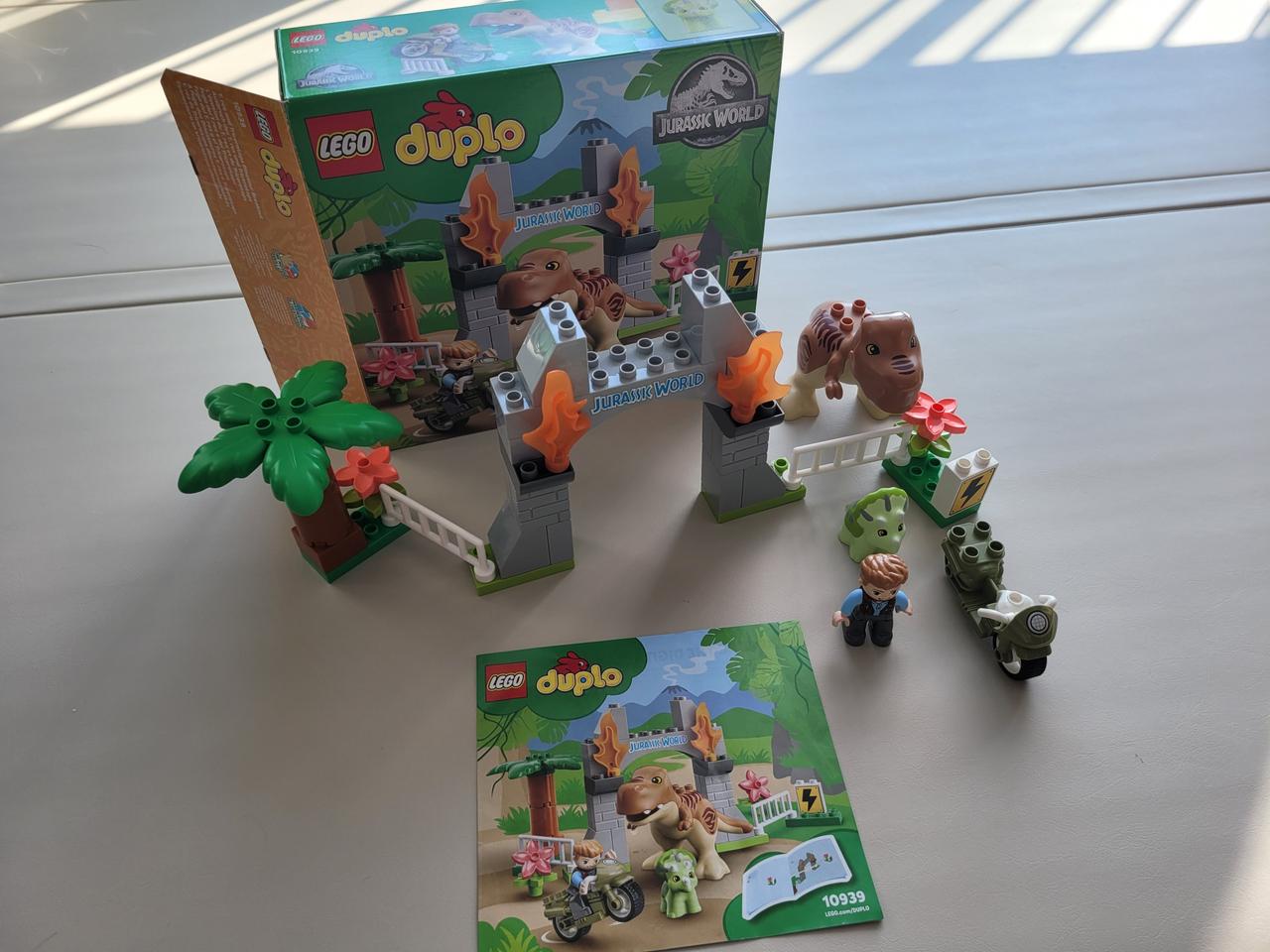 레고 10939 듀플로 T.렉스와 트리케라톱스 공룡 탈출