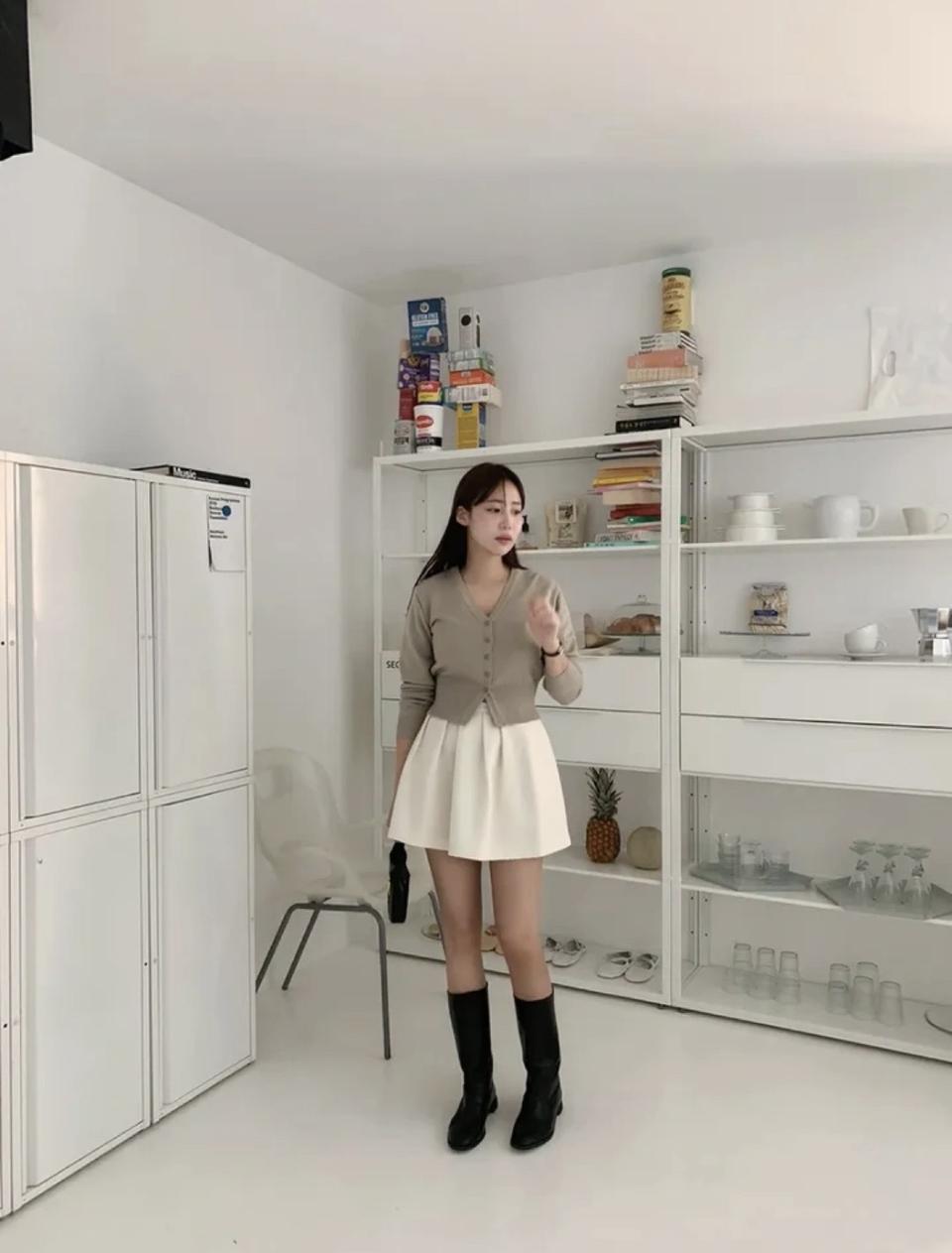 원로그 검정브이넥가디건