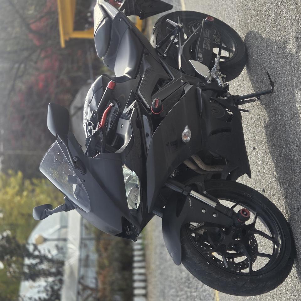 최저가)20년식 야마하 R3 블랙 2채널 블랙박스 짧은키로수 판매합니다.