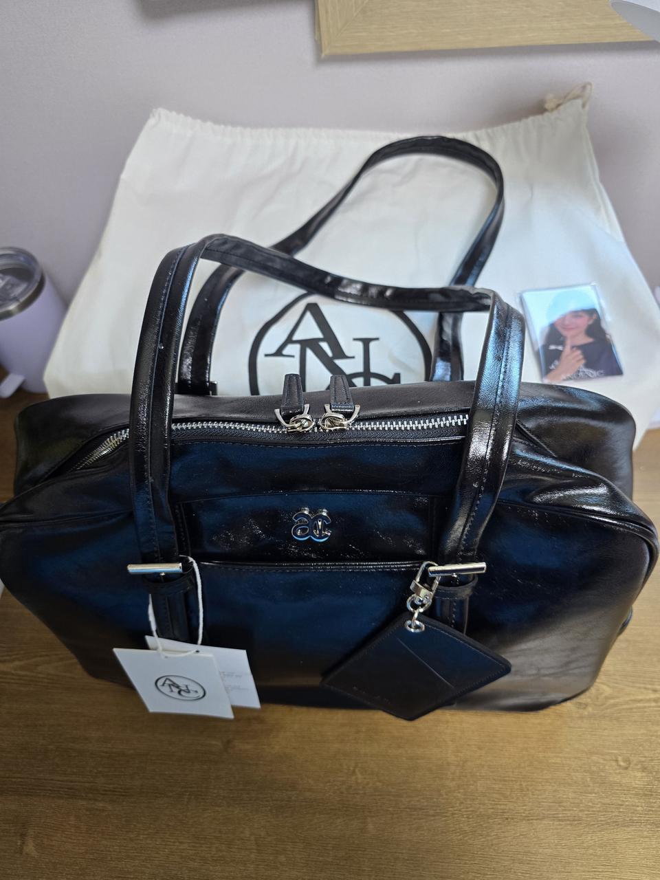 아노에틱 스퀘어 멀티 숄더백 블랙 판매합니다.