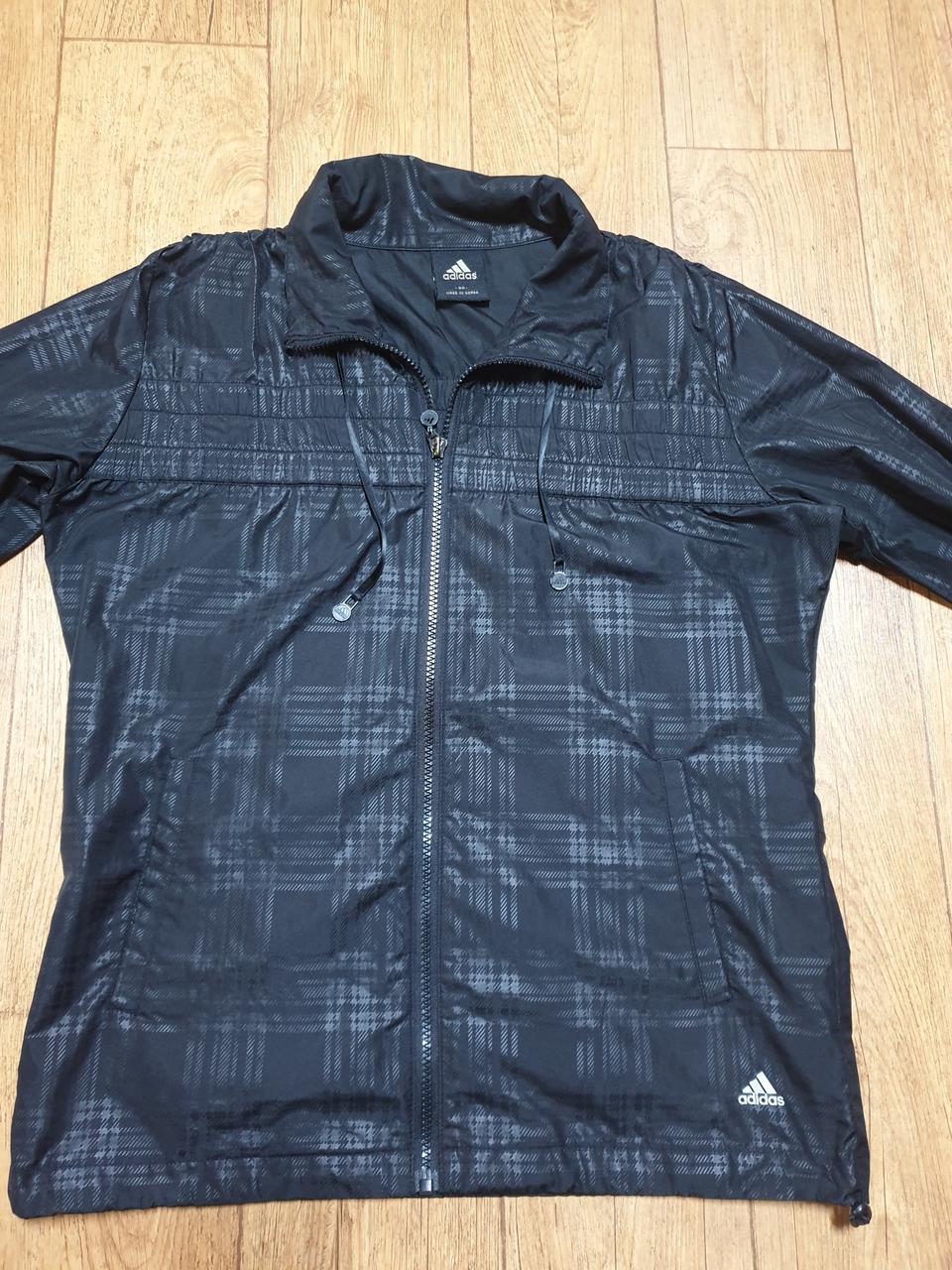 1216 아디다스 운동복 바람막이 95~100 사이즈입니다