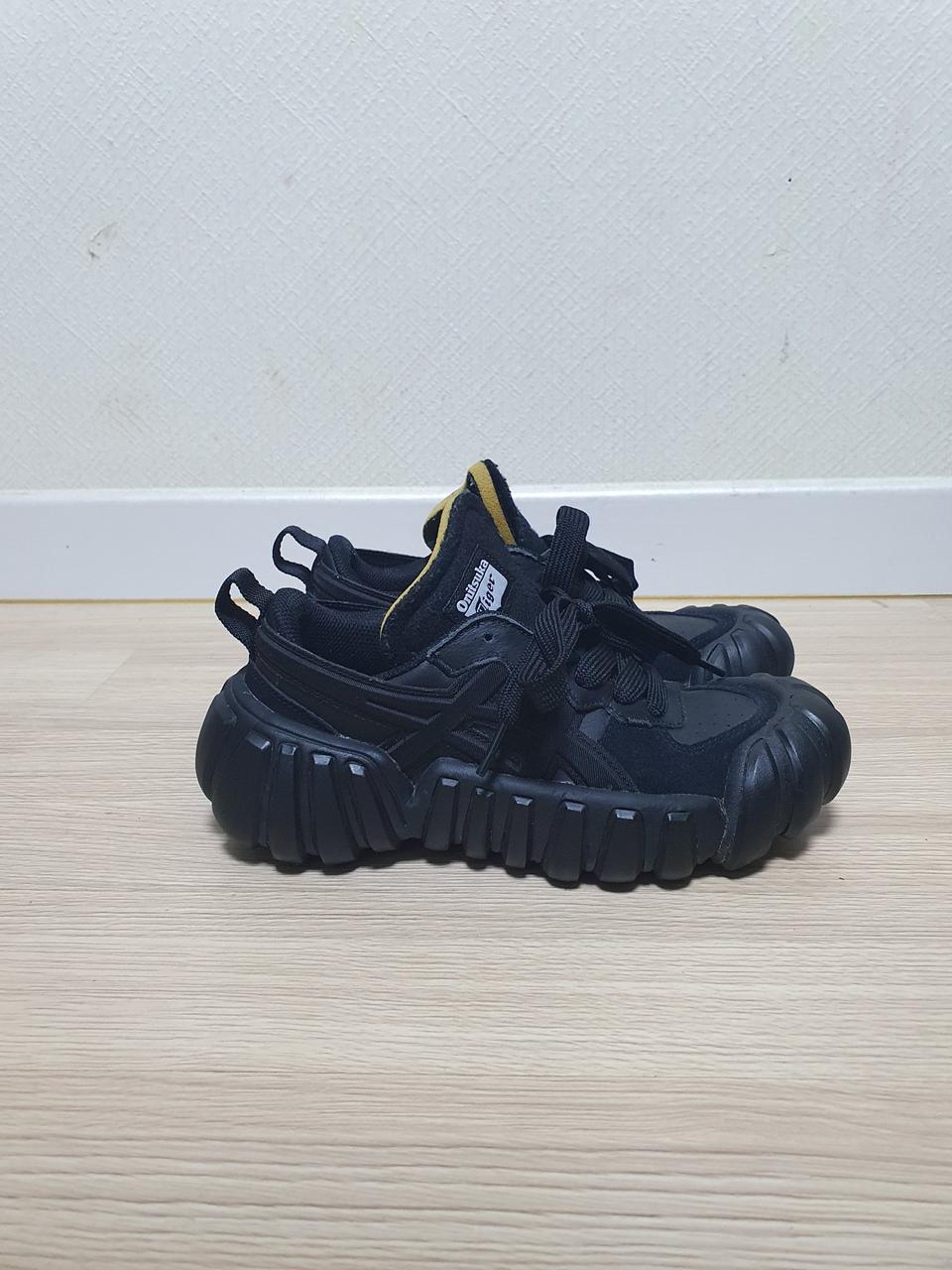 오니츠카타이거 덴티그레 스니커즈 230