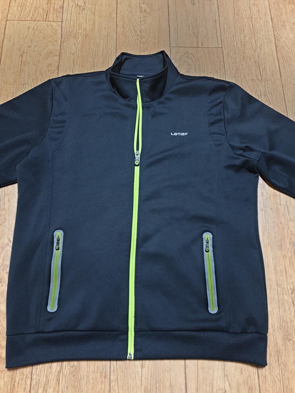 1225 르까프 운동복 집업 100 사이즈입니다