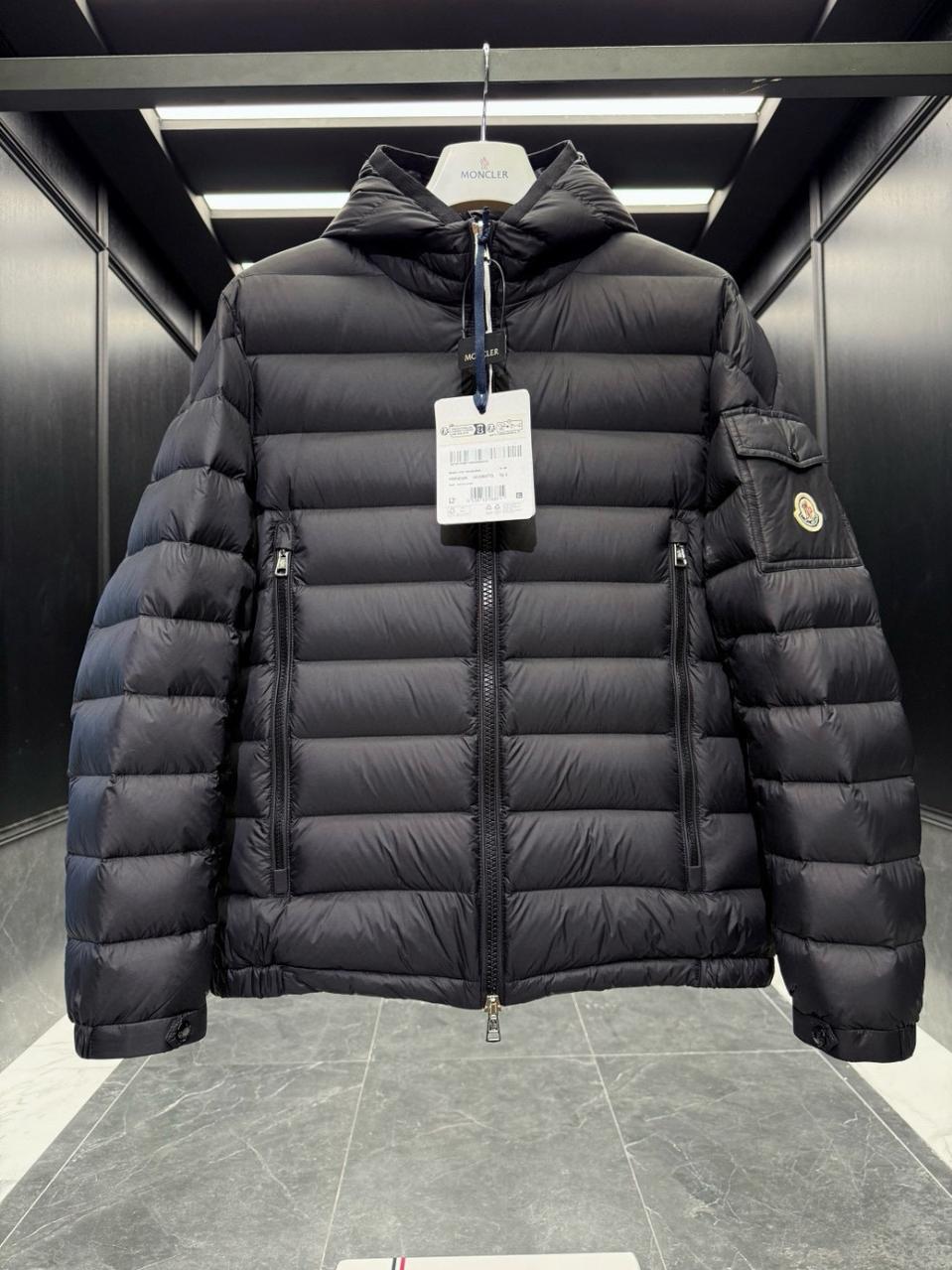 몽클레어 남성패딩