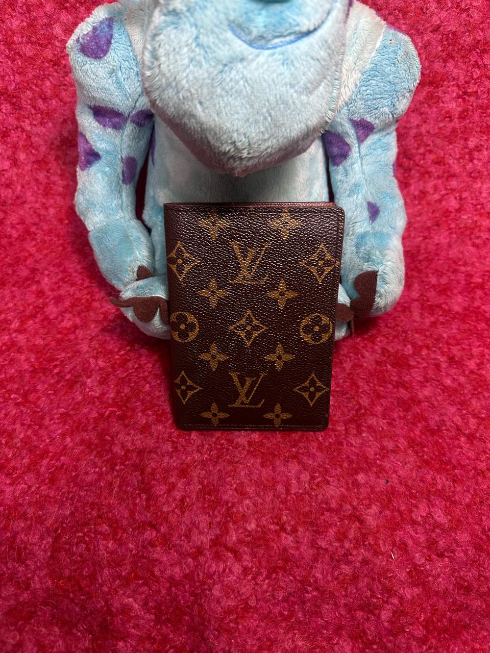 루이비통 여권지갑