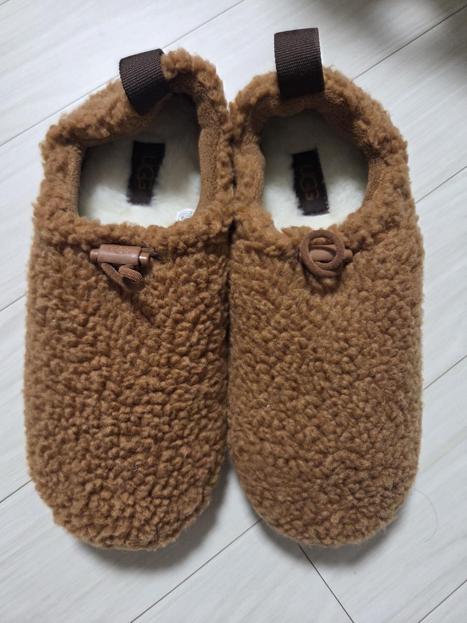 어그  정품. 플러시 슬리퍼