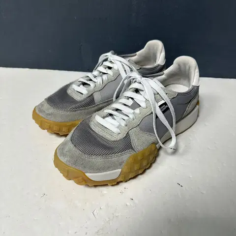 255 내셔널지오그래픽 어드벤처 로우 그레이 스니커즈