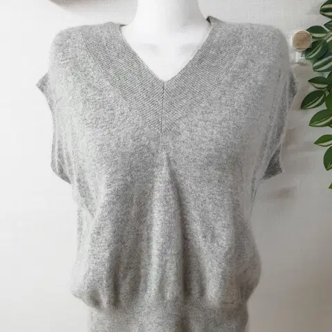 블루페페 여우털니트조끼 2022FW 55 그레이