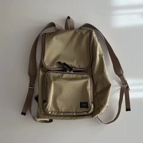 요시다 포터 플랜 데이팩 백팩 베이지