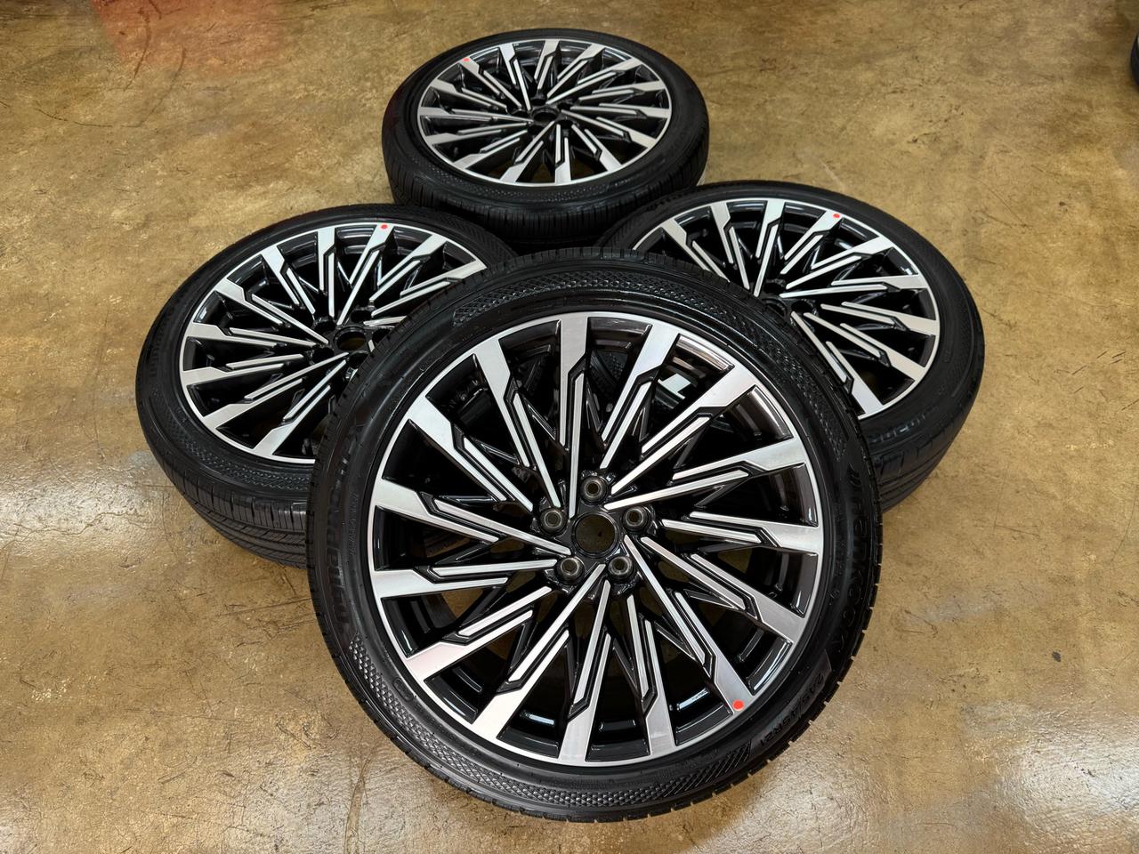 싼타페MX5 캘리그래피 21인치 신품 휠타이어 팝니다