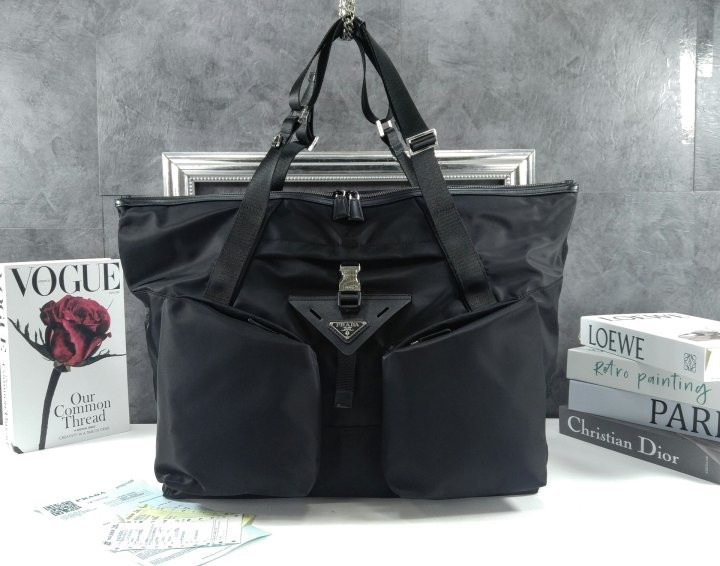 프라다 리나일론 및 가죽 트래블백