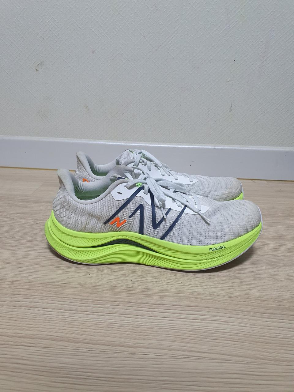 뉴발란스 퓨어셀 프로펠 v4 러닝화 285