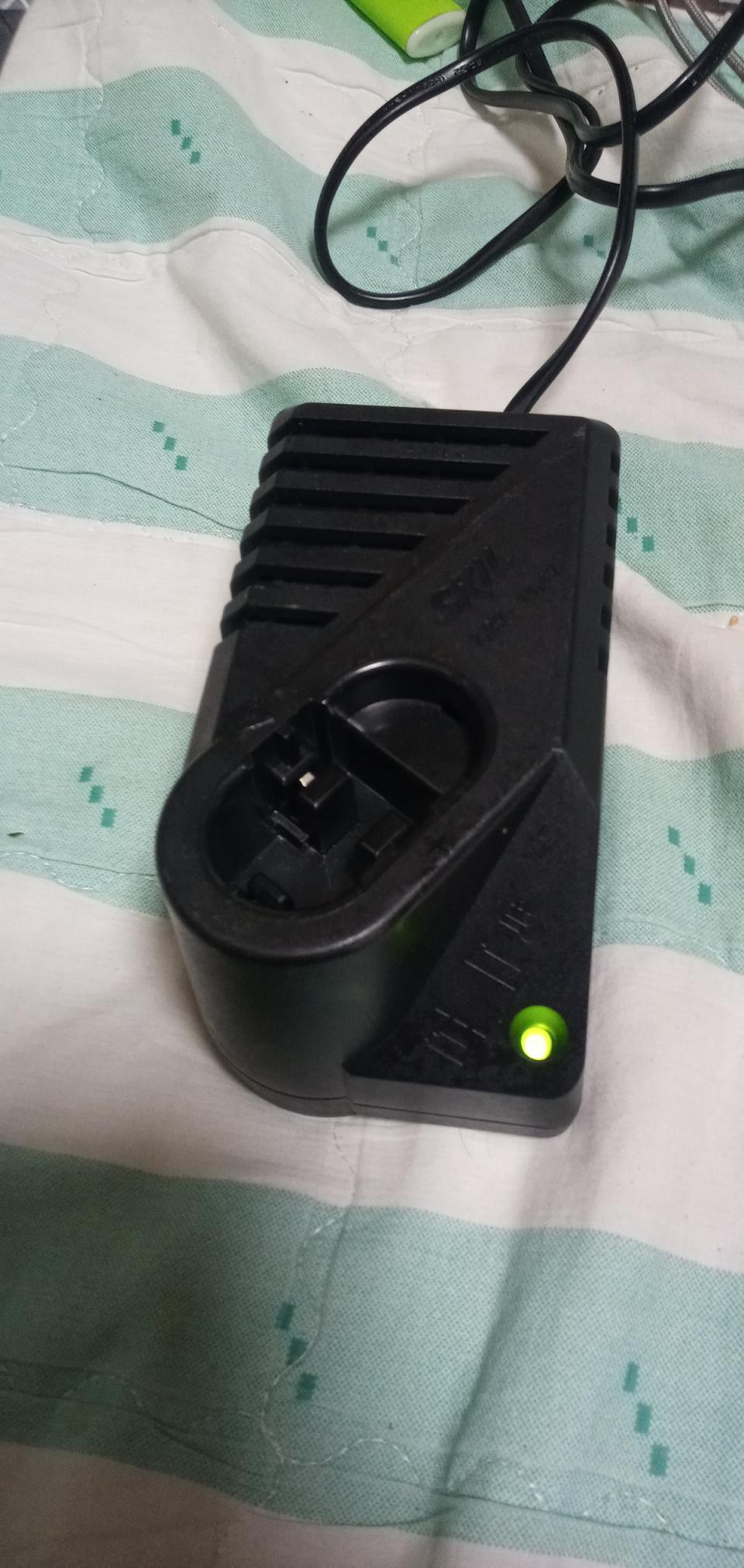 스킬 배터리 충전기 skil