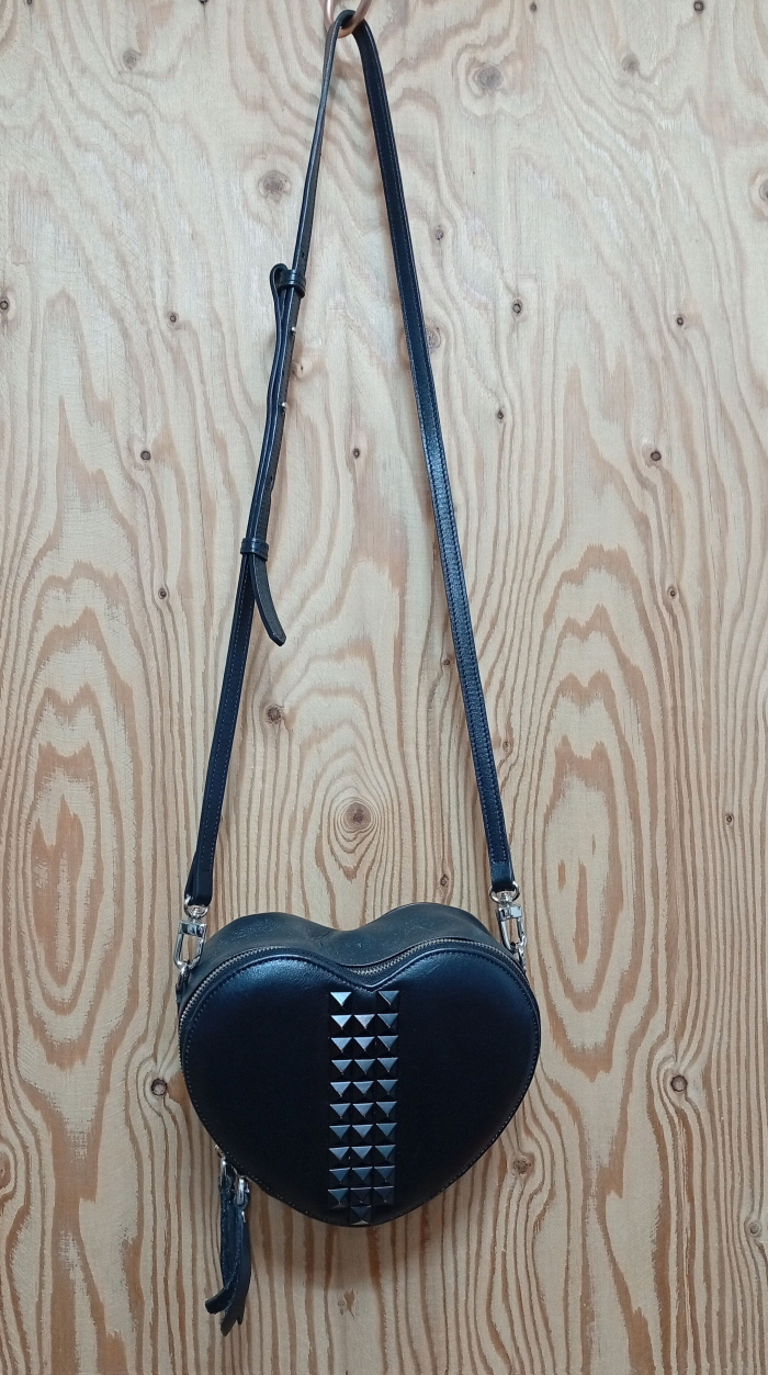블랙 가죽 하트 크로스 가방 