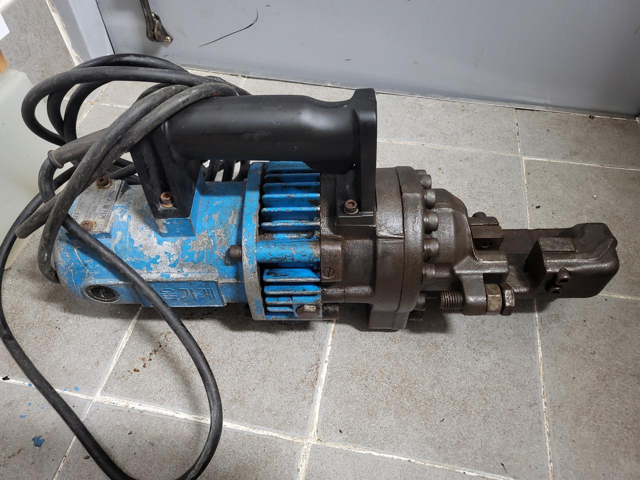 철근 절단기 싸게 내놓습니다