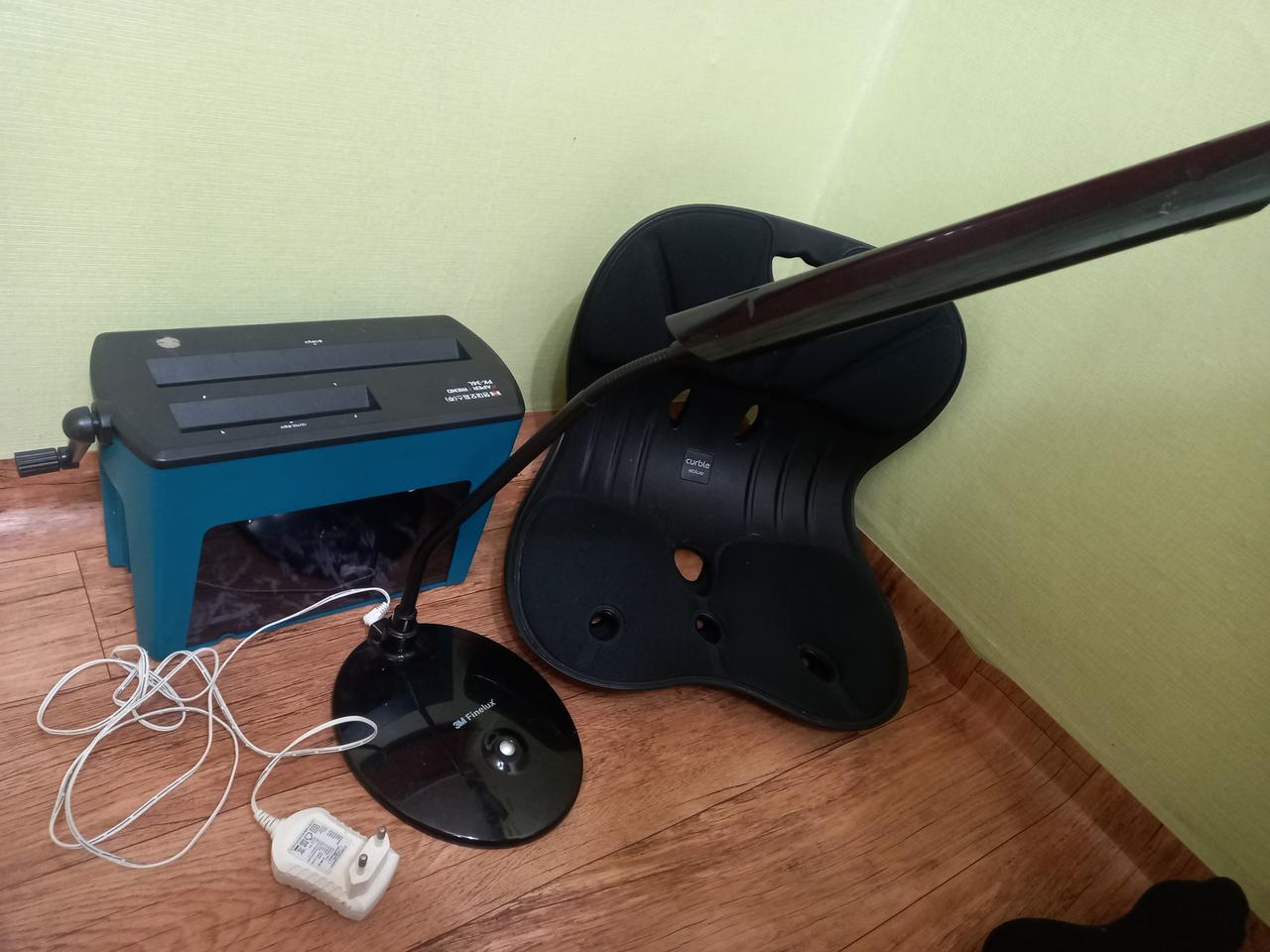 커플체어2개/종이절단기/스탠드조명 3개. 일괄. 15000원에. 판매