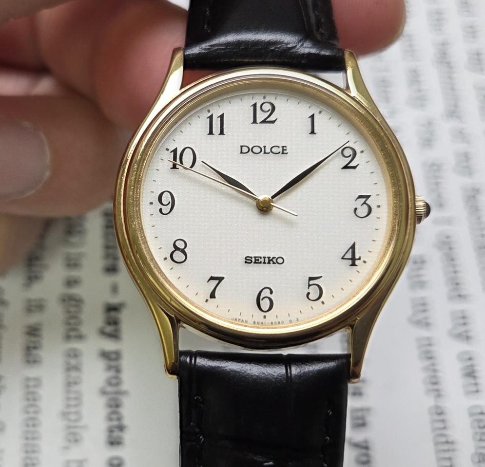 빈티지 세이코 돌체 화이트 아라빅 입체다이얼 논데이트 슬림쿼츠