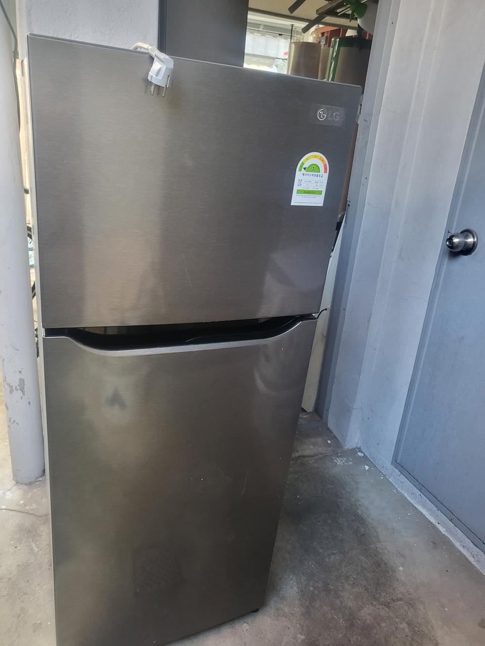 냉장고 200구입한 지. 얼마 안 됐습니다. 상태양호 하고 상당히