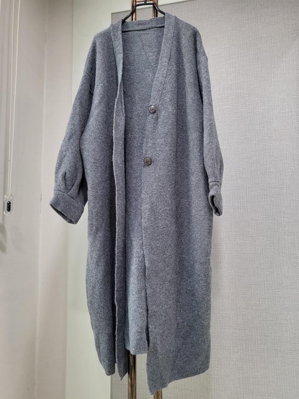 진그레이 볼륨소매 롱니트가디건