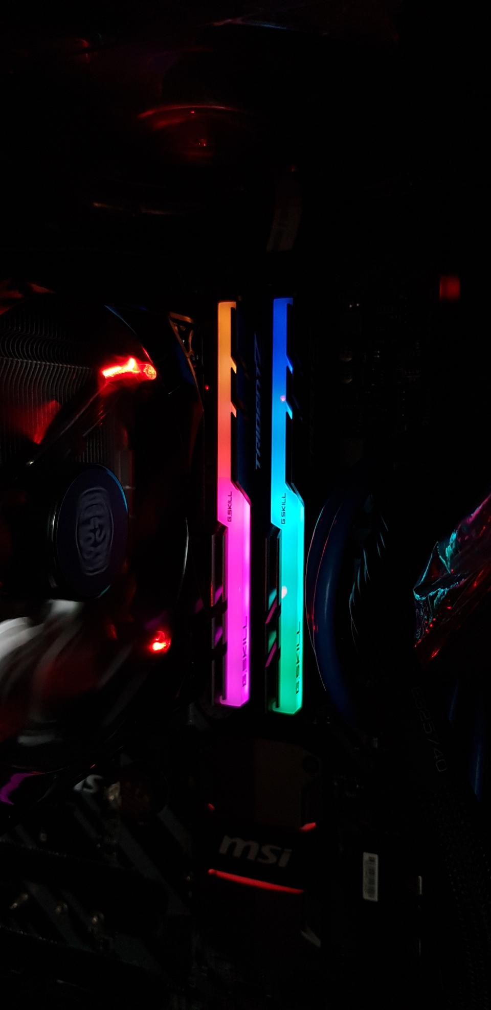 지스킬 DDR4 16기가 램 RGB 2