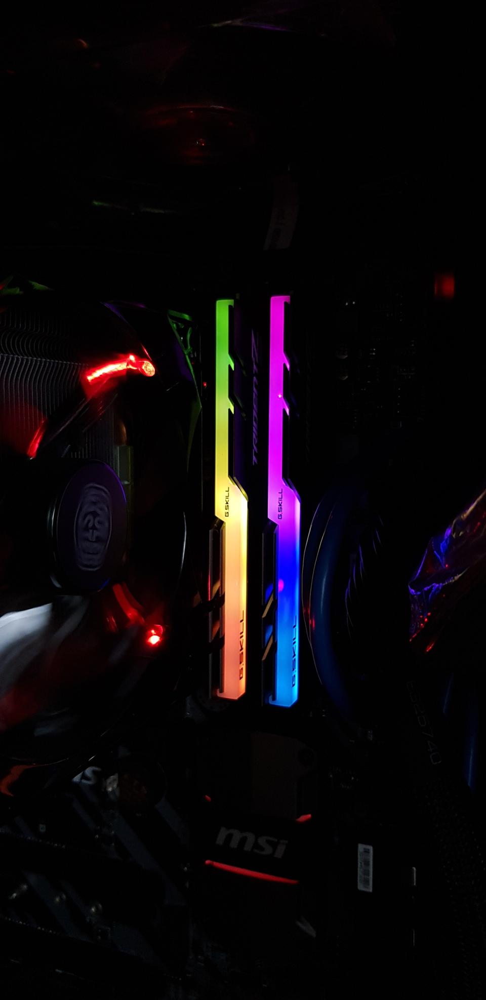 지스킬 DDR4 16기가 램 RGB 3