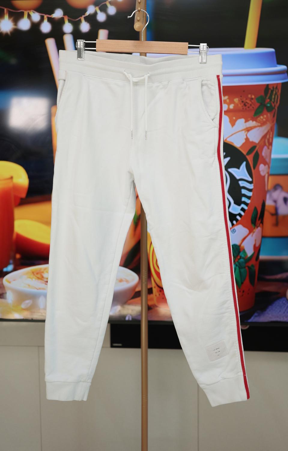 봄·가을 감성 끝. 톰브라운 사이드라인 팬츠