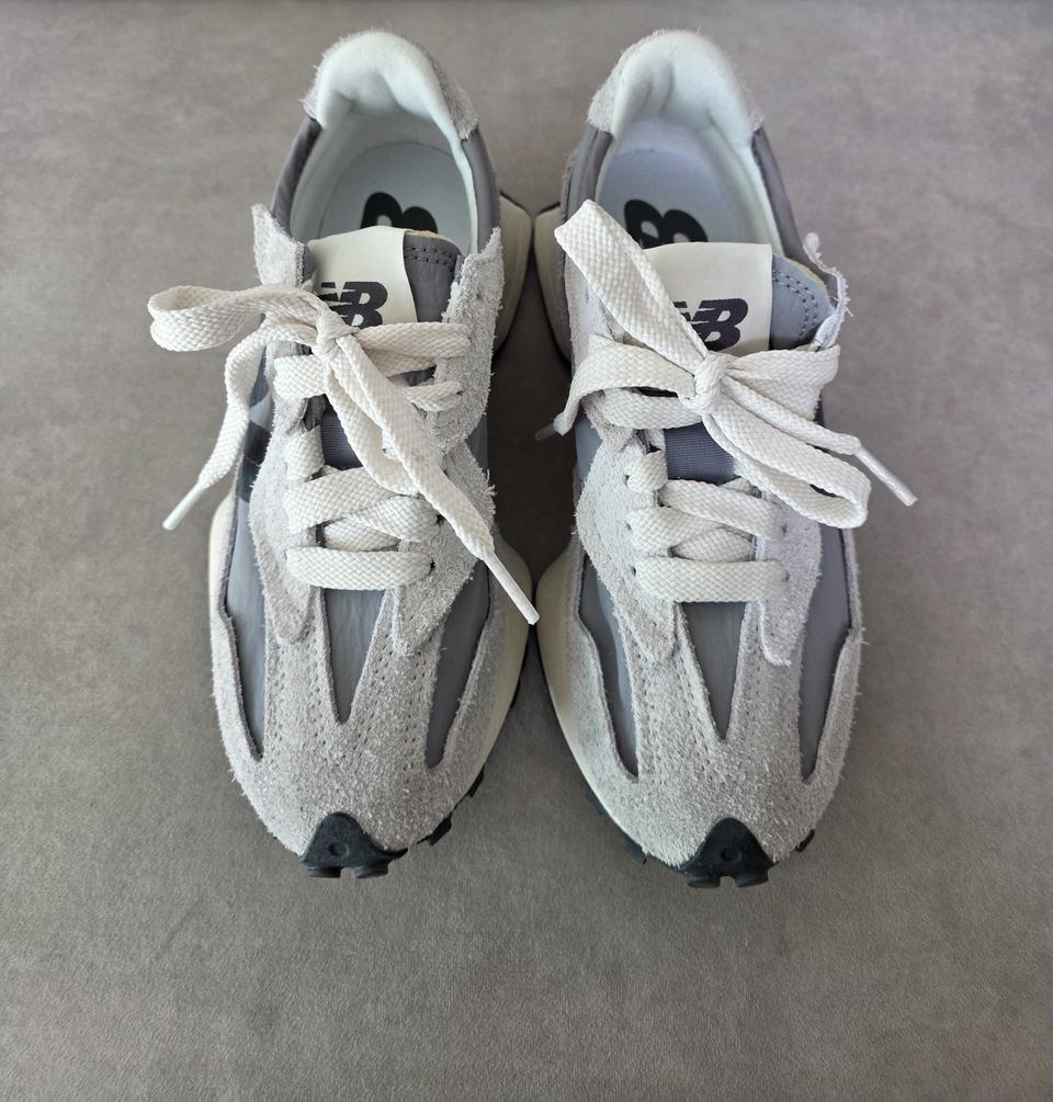 미착용>국내 매장 정품 뉴발란스 327 남여공용 그레이 230사이즈