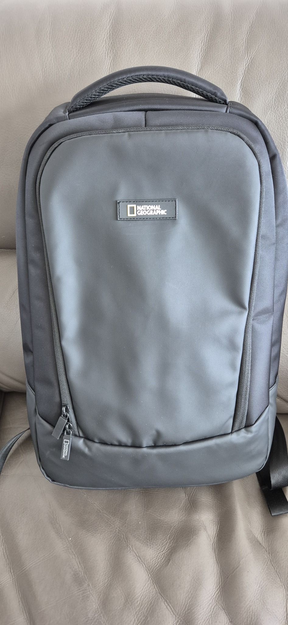 내셔널지오그래픽 백팩입니다